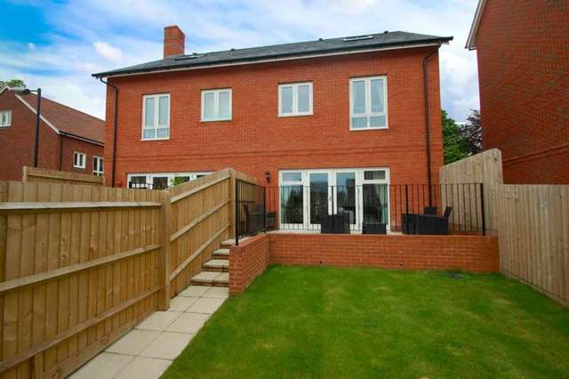  Image of 4 bedroom Semi-Detached house to rent in Newlands Way Cholsey Wallingford OX10 at Cholsey  Wallingford, OX10 9FF