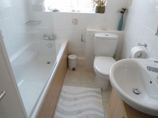  Image of 1 bedroom Flat to rent in Church Road North Mundham Chichester PO20 at Church Road North Mundham Chichester, PO20 1JU