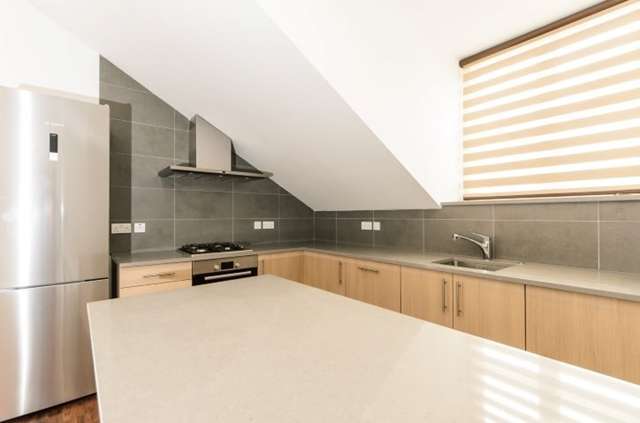  Image of 4 bedroom Apartment to rent in North Road Brentford TW8 at North Road  Brentford, TW8 0BJ