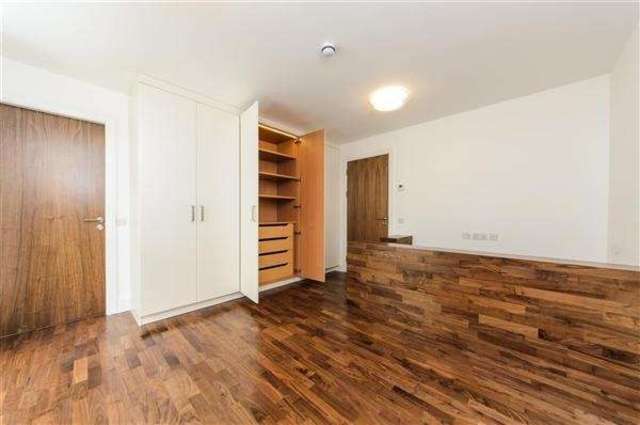  Image of 4 bedroom Apartment to rent in North Road Brentford TW8 at North Road  Brentford, TW8 0BJ