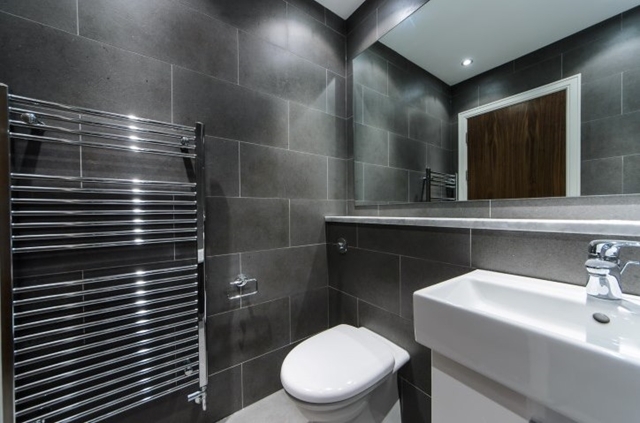  Image of 4 bedroom Apartment to rent in North Road Brentford TW8 at North Road  Brentford, TW8 0BJ