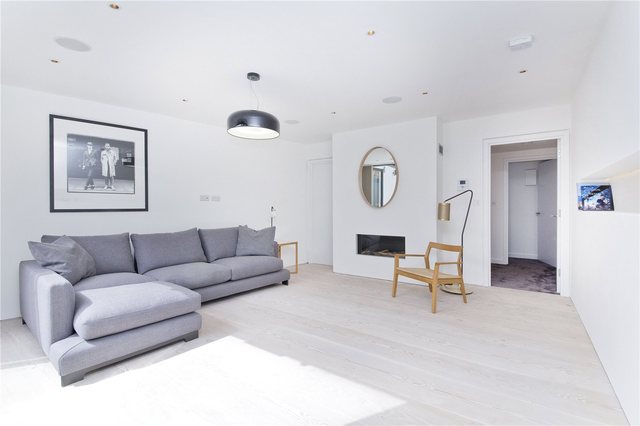  Image of 3 bedroom Terraced house for sale in Northchurch Road London N1 at Canonbury London Essex Road, N1 3NT