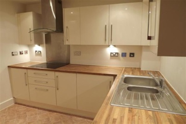  Image of 2 bedroom Flat to rent in Oakwood Avenue Beckenham BR3 at Beckenham, BR3 6AB