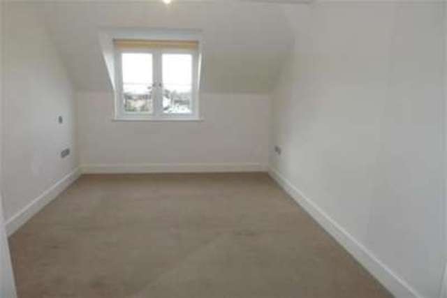  Image of 2 bedroom Flat to rent in Oakwood Avenue Beckenham BR3 at Beckenham, BR3 6AB