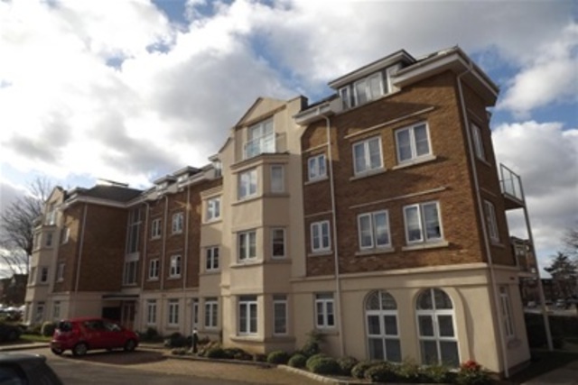  Image of 2 bedroom Flat to rent in Oakwood Avenue Beckenham BR3 at Beckenham, BR3 6AB