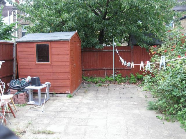  Image of 3 bedroom Terraced house for sale in Oakwood Road Croydon CR0 at Oakwood Road  Croydon, CR0 3QS