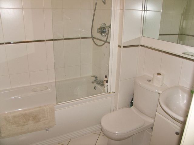  Image of 2 bedroom Flat to rent in Old Dairy Close Fleet GU51 at Old Dairy Close  Fleet, GU51 3SJ