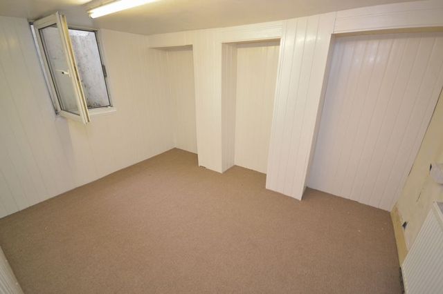  Image of 2 bedroom Flat for sale in Old Road Leighton Buzzard LU7 at Old Road  Linslade, LU7 2RB