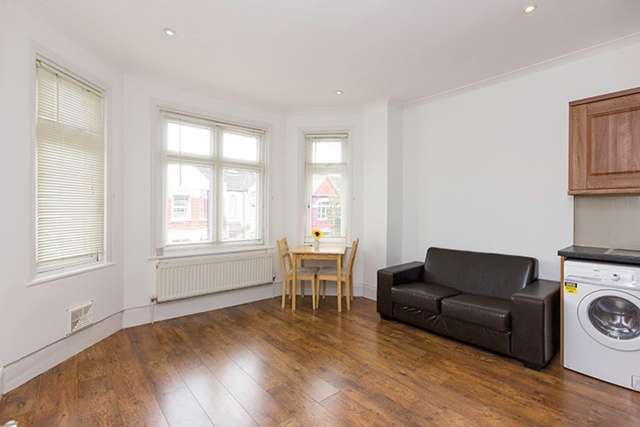  Image of 1 bedroom Flat to rent in Olive Road London NW2 at Olive Road  Willesden Green, NW2 6UT
