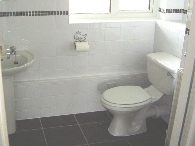  Image of 1 bedroom Flat for sale in Broxburn Drive South Ockendon RM15 at Broxburn Drive  South Ockendon, RM15 5QL