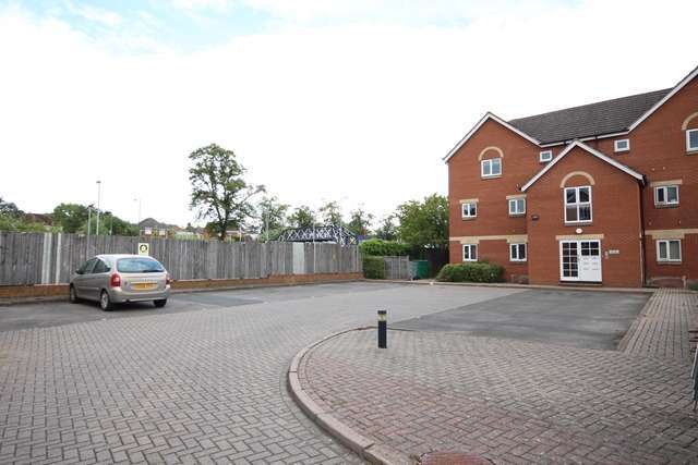  Image of 1 bedroom Ground Flat to rent in Shepherds Pool Evesham WR11 at Shepherds Pool  Evesham, WR11 4JG