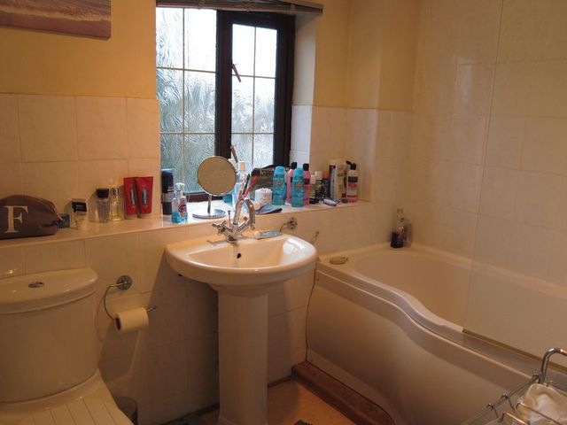  Image of 1 bedroom Semi-Detached house to rent in Orchard Close Ashford TW15 at Orchard Close  Ashford, TW15 1JD