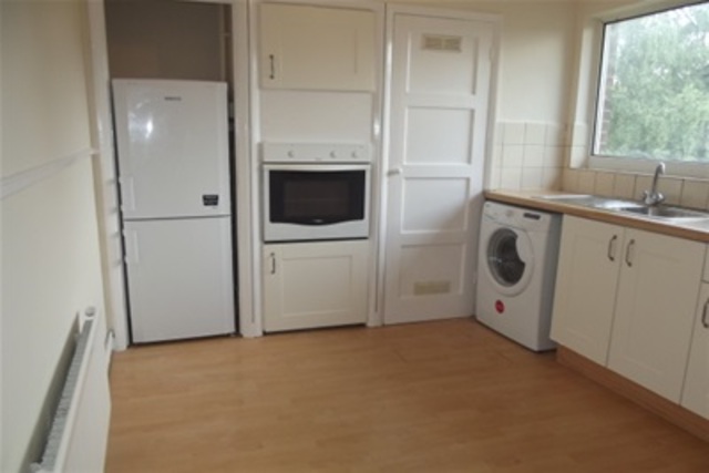  Image of 2 bedroom Flat to rent in Orchard Close Wingham Canterbury CT3 at Canterbury, CT3 1AP