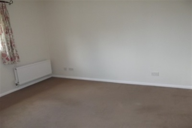  Image of 2 bedroom Flat to rent in Orchard Close Wingham Canterbury CT3 at Canterbury, CT3 1AP