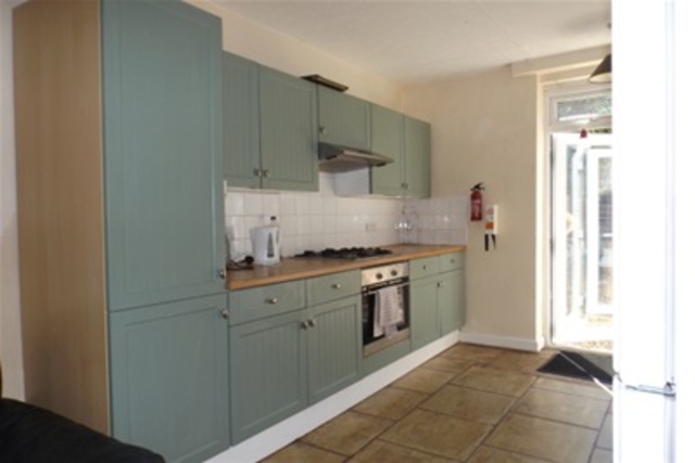  Image of 5 bedroom Detached house to rent in Orchard Road Southsea PO4 at Southsea, PO4 0AB