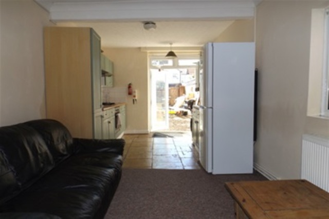  Image of 5 bedroom Detached house to rent in Orchard Road Southsea PO4 at Southsea, PO4 0AB