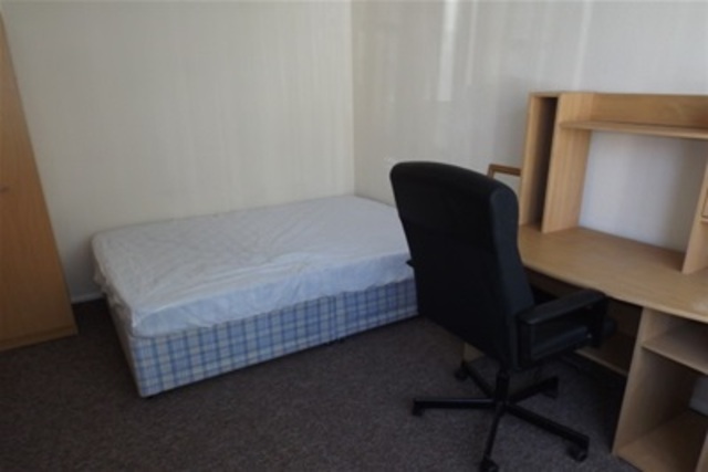  Image of 5 bedroom Detached house to rent in Orchard Road Southsea PO4 at Southsea, PO4 0AB