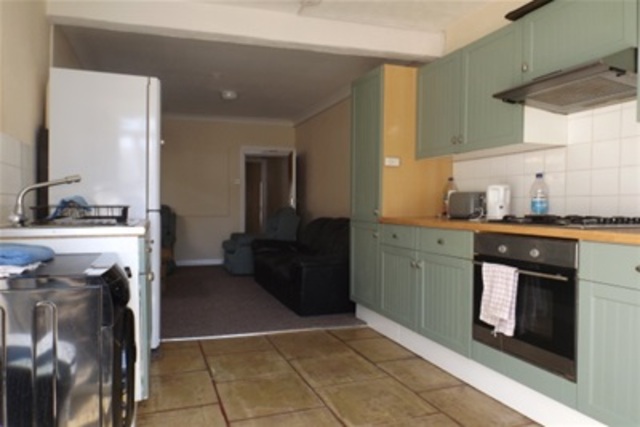  Image of 5 bedroom Detached house to rent in Orchard Road Southsea PO4 at Southsea, PO4 0AB