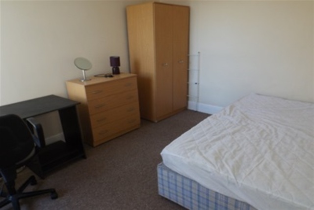  Image of 5 bedroom Detached house to rent in Orchard Road Southsea PO4 at Southsea, PO4 0AB