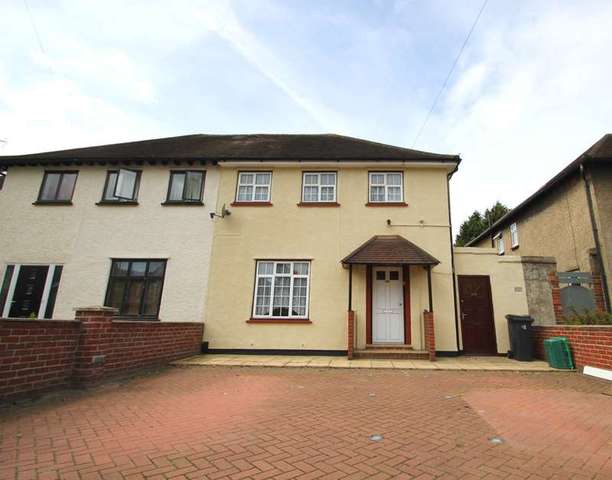  Image of 3 bedroom Semi-Detached house to rent in Park Road Kingston upon Thames KT2 at Kingston Upon Thames Surrey, KT2 5LY
