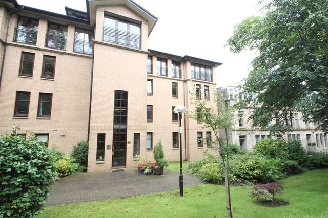  Image of 3 bedroom Flat to rent in Partickhill Road Glasgow G11 at Hyndland Glasgow Glasgow, G11 5AB