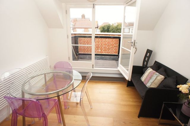  Image of 2 bedroom Flat for sale in Pembury Road Westcliff-on-Sea SS0 at Pembury Road  Westcliff-On-Sea, SS0 8DS