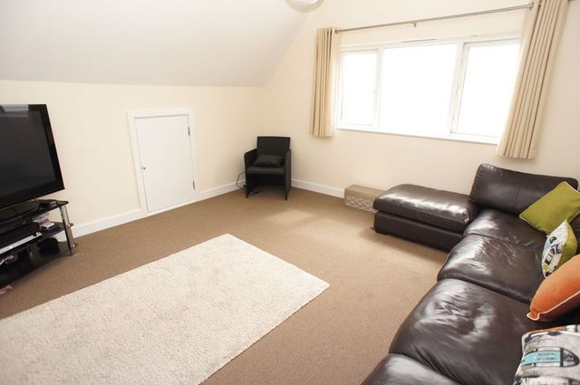  Image of 2 bedroom Flat for sale in Pembury Road Westcliff-on-Sea SS0 at Pembury Road  Westcliff-On-Sea, SS0 8DS