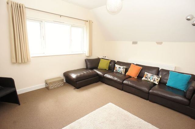  Image of 2 bedroom Flat for sale in Pembury Road Westcliff-on-Sea SS0 at Pembury Road  Westcliff-On-Sea, SS0 8DS