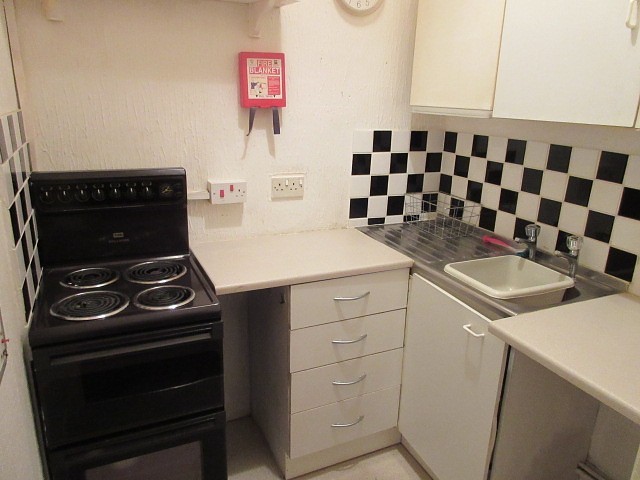  Image of 1 bedroom Flat to rent in Pen-Y-Lan Road Cardiff CF24 at Flat 6  Cardiff, CF24 3PF