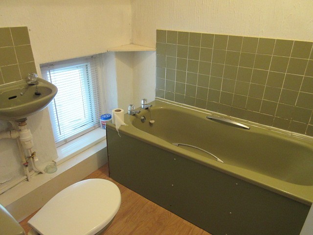  Image of 1 bedroom Flat to rent in Pen-Y-Lan Road Cardiff CF24 at Flat 6  Cardiff, CF24 3PF