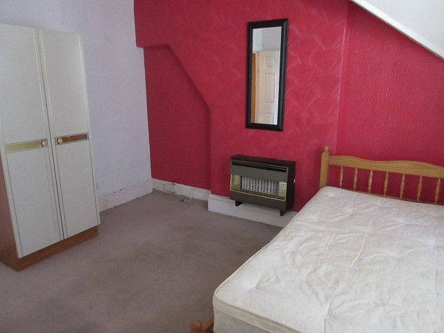  Image of 1 bedroom Flat to rent in Pen-Y-Lan Road Cardiff CF24 at Flat 6  Cardiff, CF24 3PF