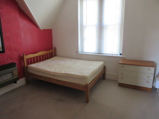 Image of 1 bedroom Flat to rent in Pen-Y-Lan Road Cardiff CF24 at Flat 6  Cardiff, CF24 3PF