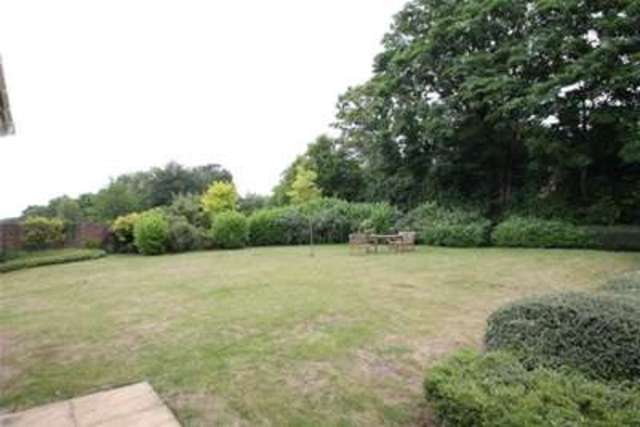  Image of 1 bedroom Flat to rent in Penwortham Road Sanderstead South Croydon CR2 at South Croydon, CR2 0QU