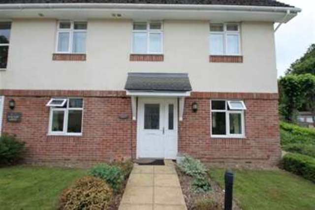  Image of 1 bedroom Flat to rent in Penwortham Road Sanderstead South Croydon CR2 at South Croydon, CR2 0QU