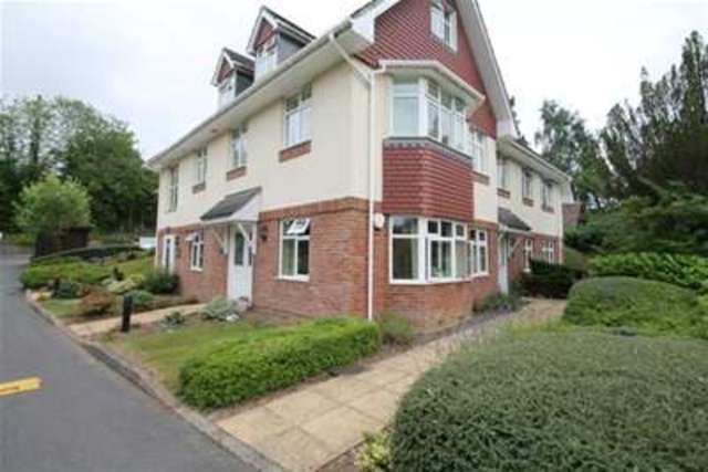  Image of 1 bedroom Flat to rent in Penwortham Road Sanderstead South Croydon CR2 at South Croydon, CR2 0QU