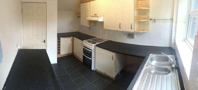  Image of 3 bedroom Semi-Detached house to rent in Perriam Road Allerton Liverpool L19 at Liverpool Merseyside, L19 4TJ