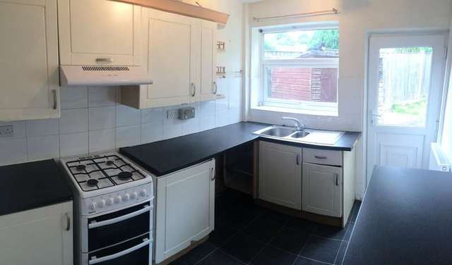  Image of 3 bedroom Semi-Detached house to rent in Perriam Road Allerton Liverpool L19 at Liverpool Merseyside, L19 4TJ