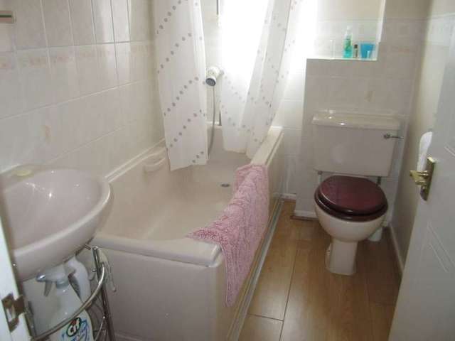  Image of 2 bedroom End of Terrace to rent in Perrinsfield Lechlade GL7 at Lechlade Gloucestershire, GL7 3SE