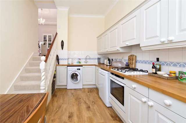  Image of 2 bedroom Flat to rent in Philbeach Gardens London SW5 at Philbeach Gardens  London, SW5 9DY