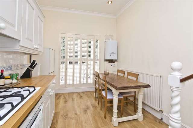  Image of 2 bedroom Flat to rent in Philbeach Gardens London SW5 at Philbeach Gardens  London, SW5 9DY