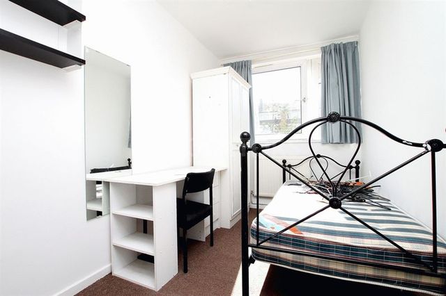  Image of 4 bedroom Flat to rent in Portelet Road London E1 at Portelet Road  London, E1 4EN