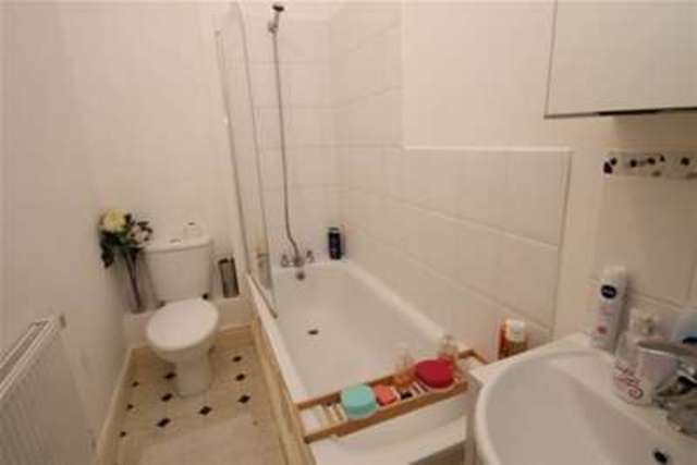  Image of 1 bedroom Flat to rent in Portland Road London SE25 at London, SE25 4UX