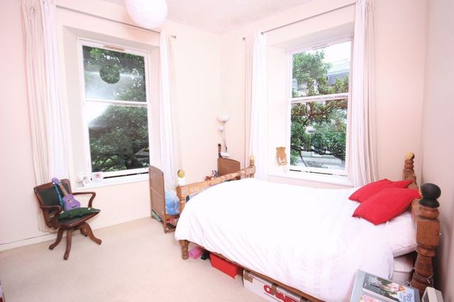  Image of 1 bedroom Flat for sale in Queen Mary Avenue Glasgow G42 at Queen Mary Avenue  Glasgow, G42 8DT