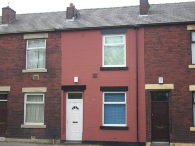  Image of 2 bedroom Terraced house to rent in Queensway Rochdale OL11 at Queensway  Rochdale, OL11 2LZ