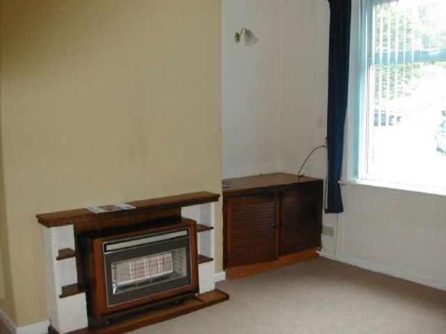  Image of 2 bedroom Terraced house to rent in Queensway Rochdale OL11 at Queensway  Rochdale, OL11 2LZ