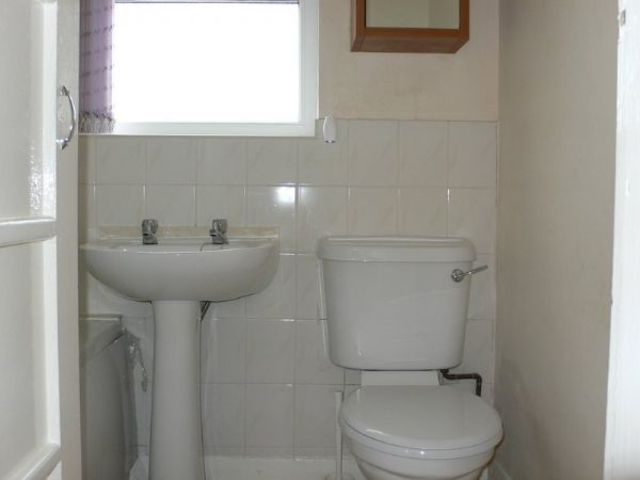  Image of 2 bedroom Terraced house to rent in Queensway Rochdale OL11 at Queensway  Rochdale, OL11 2LZ