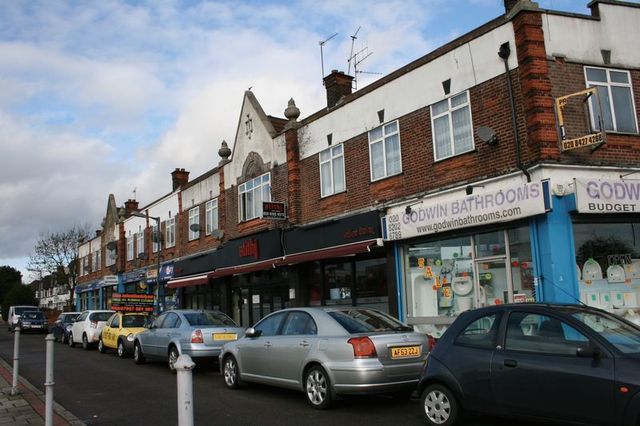  Image of 2 bedroom Flat for sale in Watford Way London NW7 at Watford Way  Mill Hill, NW7 2QJ