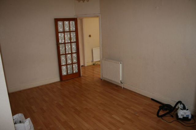  Image of 2 bedroom Flat for sale in Watford Way London NW7 at Watford Way  Mill Hill, NW7 2QJ