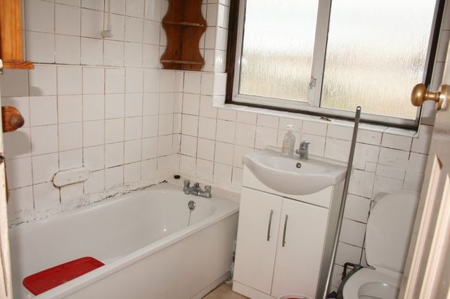  Image of 2 bedroom Flat for sale in Watford Way London NW7 at Watford Way  Mill Hill, NW7 2QJ