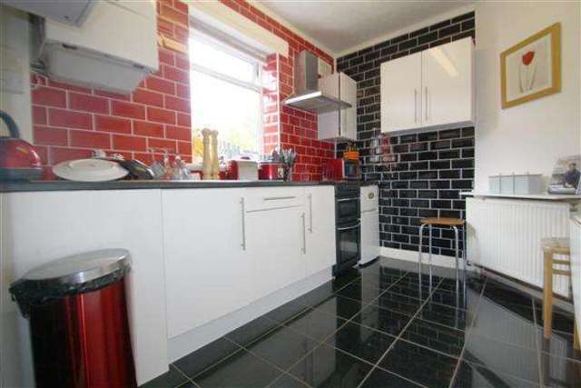  Image of 3 bedroom End of Terrace for sale in Range Bank Top Halifax HX3 at Ovenden, HX3 6JW